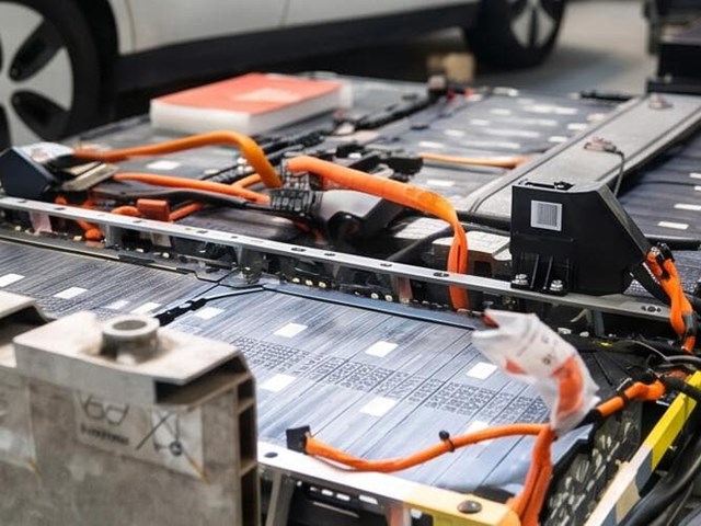 Aprende a diferenciar: HEV, PHEV y BEV, ¿qué significan realmente?