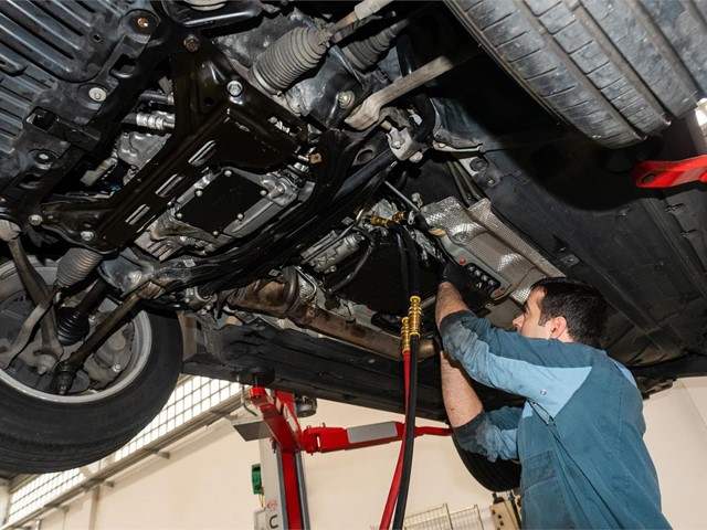 ¿Cada cuánto tiempo es necesario llevar el coche al taller? 