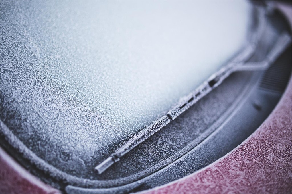 ¿Cómo quitar el hielo del parabrisas?