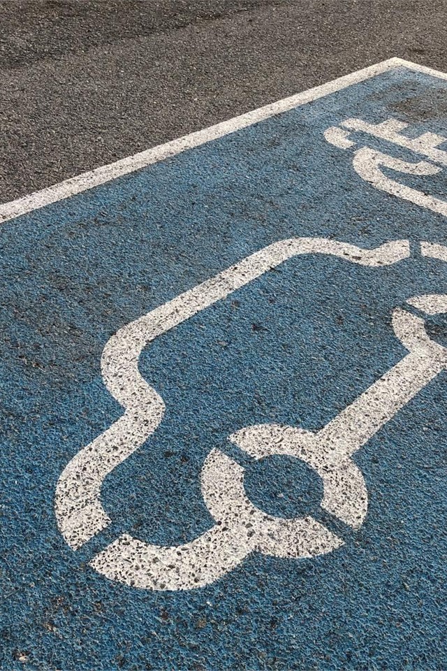 ¿En dónde se cargan los coches eléctricos?