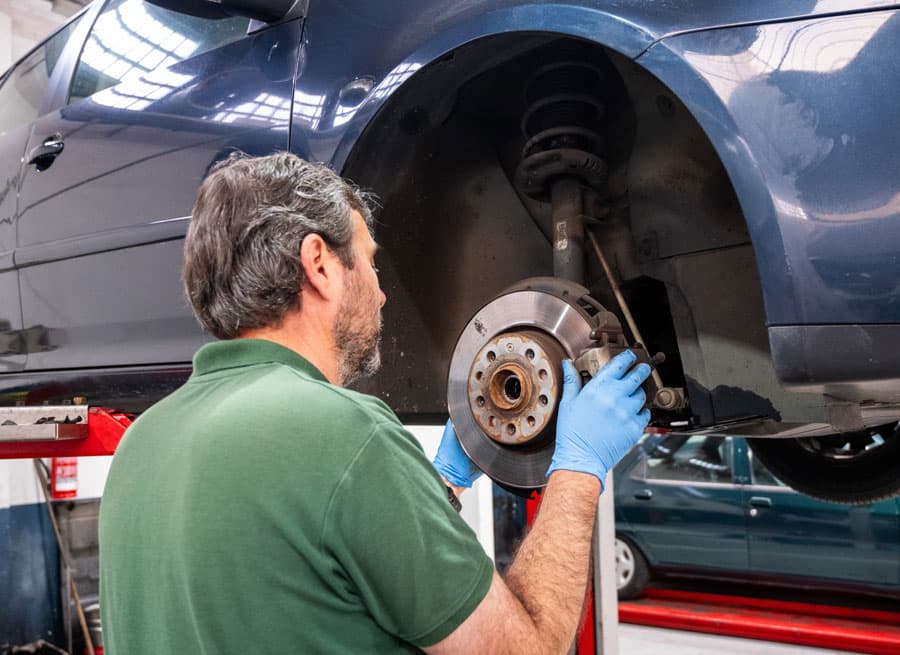 Especialistas en mantenimiento y reparación de vehículos