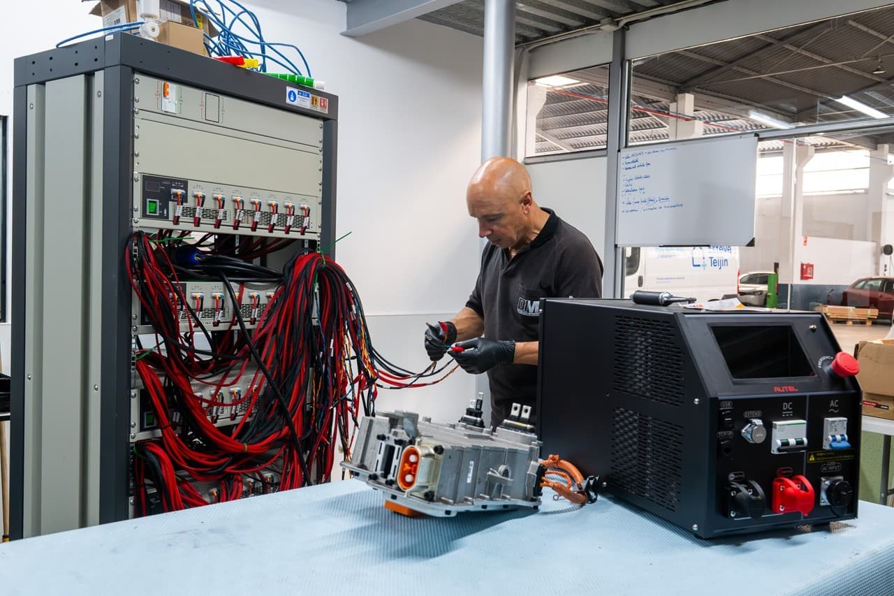 Taller de coches eléctricos e híbridos en Santiago