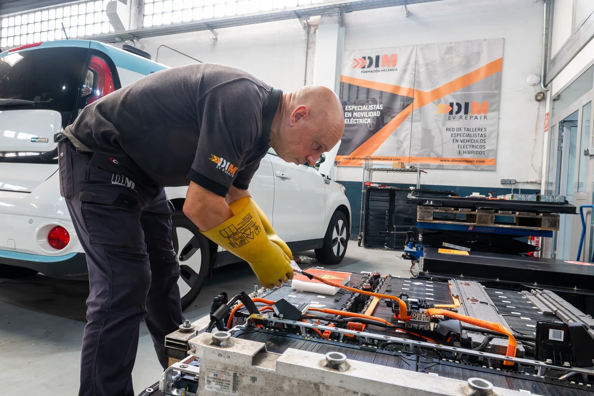 Taller de coches eléctricos en Santiago