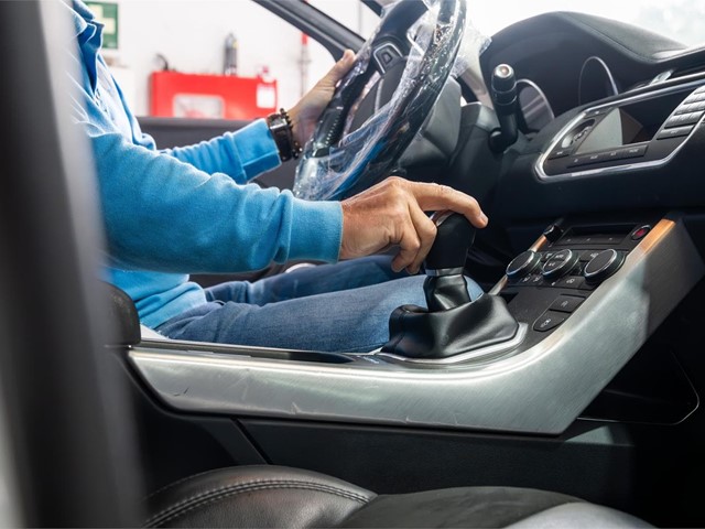 Olvídese del traqueteo de su coche reparando la caja de cambios