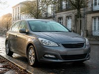 ¿Su coche duerme siempre en la calle? Así debe cuidarlo
