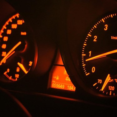 Testigos del coche ¿qué son y para qué sirven?